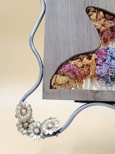 exaltation-gros-plan-6-fleurs-en-fer-forges-2-autour de la dentelle