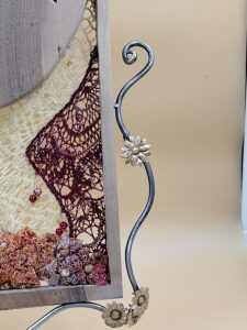 exaltation-gros-plan-8-fleurs-en-fer-forges-3-autour de la dentelle