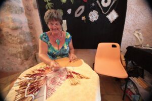 josiane-dardier-enseigne-desormais-l-art-de-la-dentelle-hors-texte-1-josianne-dardier-1408464547