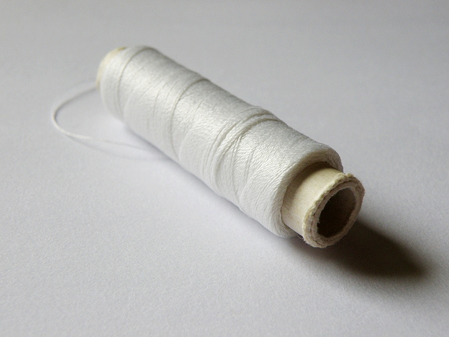 bobines de fil de lin, autour de la dentelle