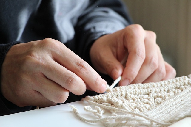 Art du Macramé L'Élégance des Nœuds Arabes autour de la dentelle 3