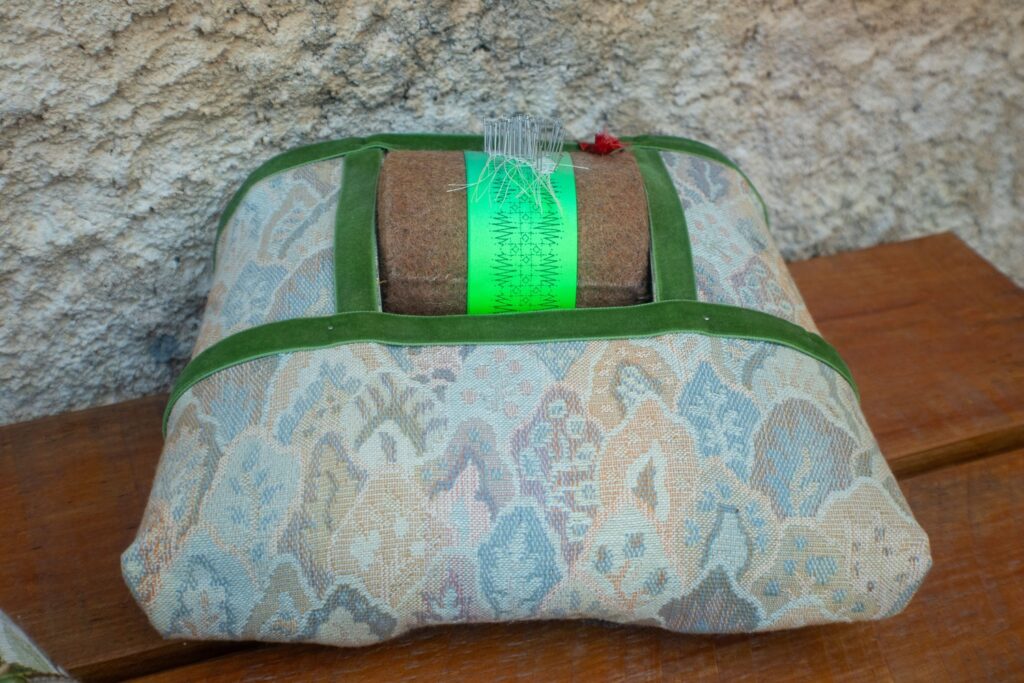 carreau ancien recouvert de tissu autour de la dentelle 2