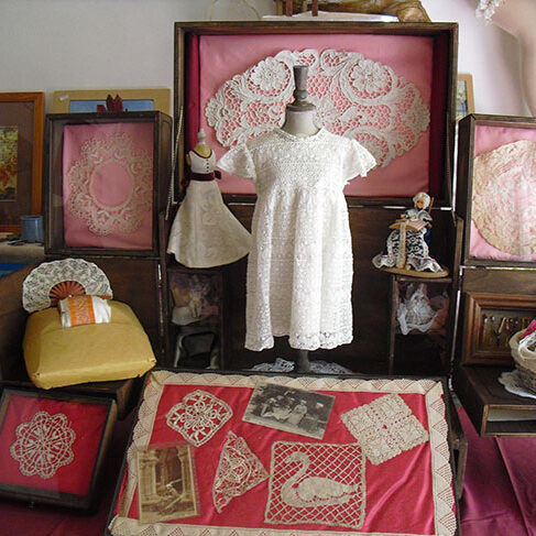 Autour de la dentelle Petit Musée ambulant Isabelle Mizrahi dentellière